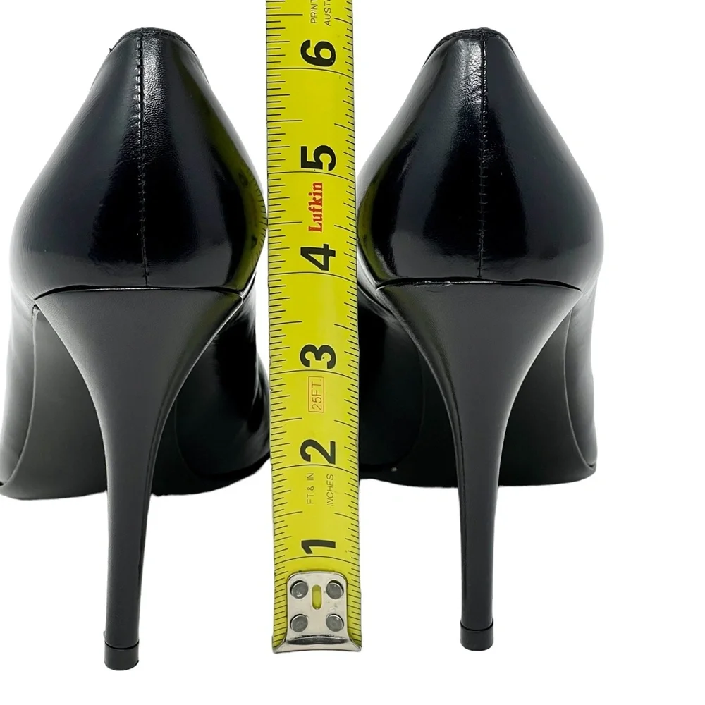 Stuart Weitzman women's black leather point toe pumps size 8 wide - Picture 9 of 16